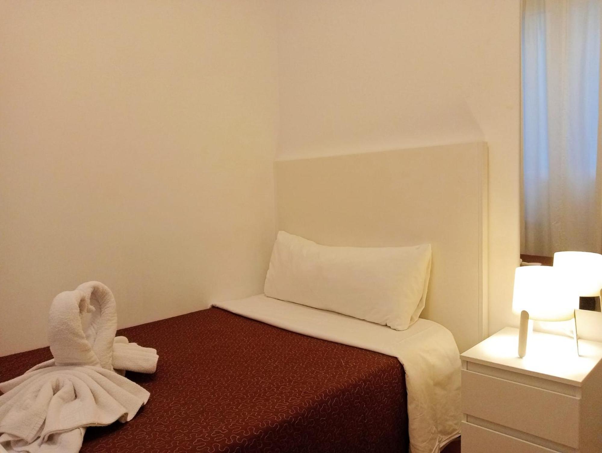 Far Home Plaza Mayor Madrid Ngoại thất bức ảnh