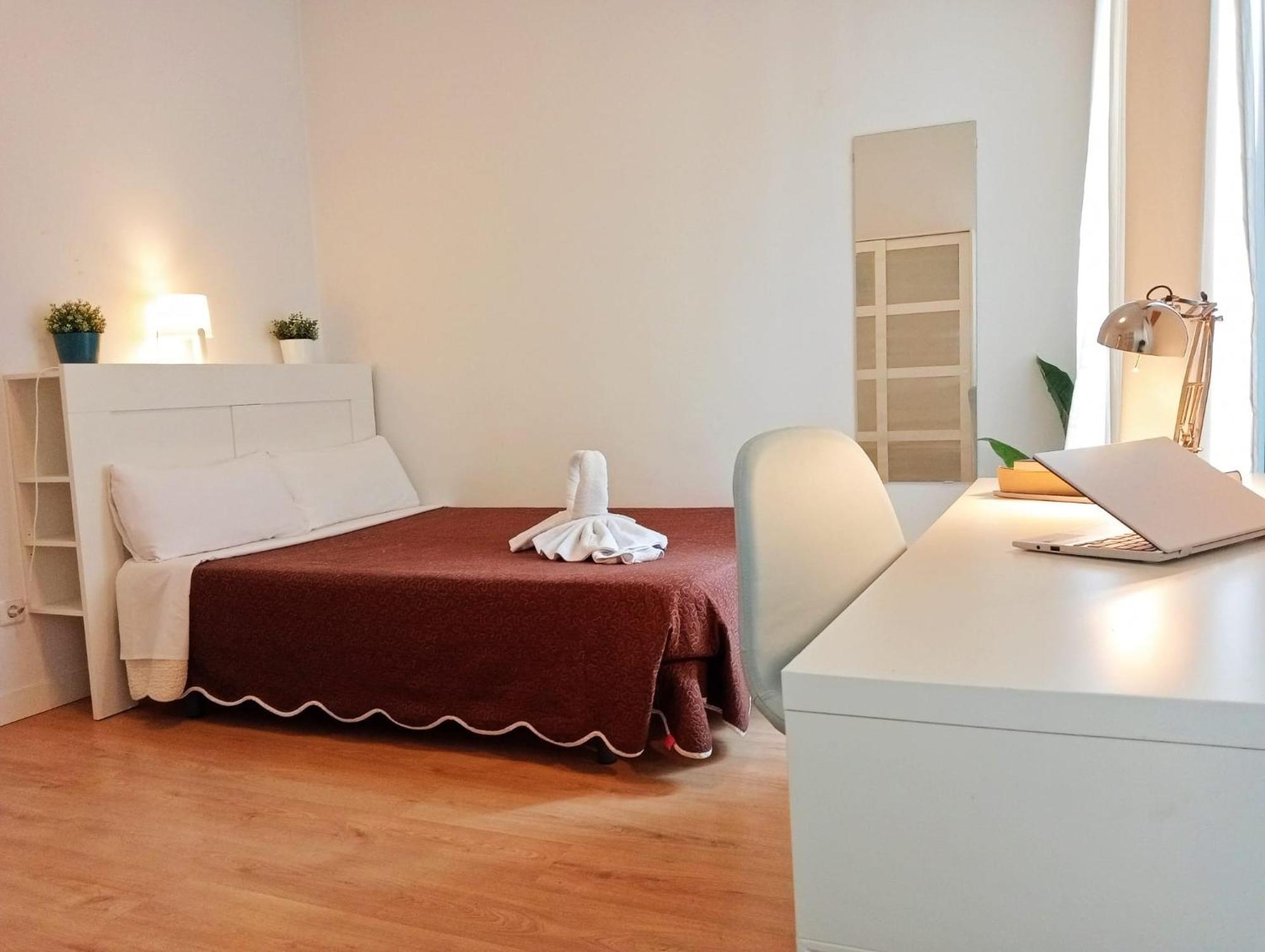 Far Home Plaza Mayor Madrid Ngoại thất bức ảnh