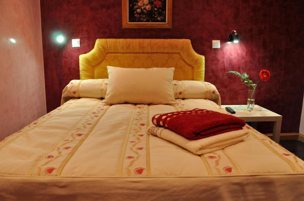 Far Home Plaza Mayor Madrid Ngoại thất bức ảnh