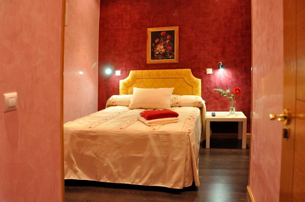 Far Home Plaza Mayor Madrid Ngoại thất bức ảnh